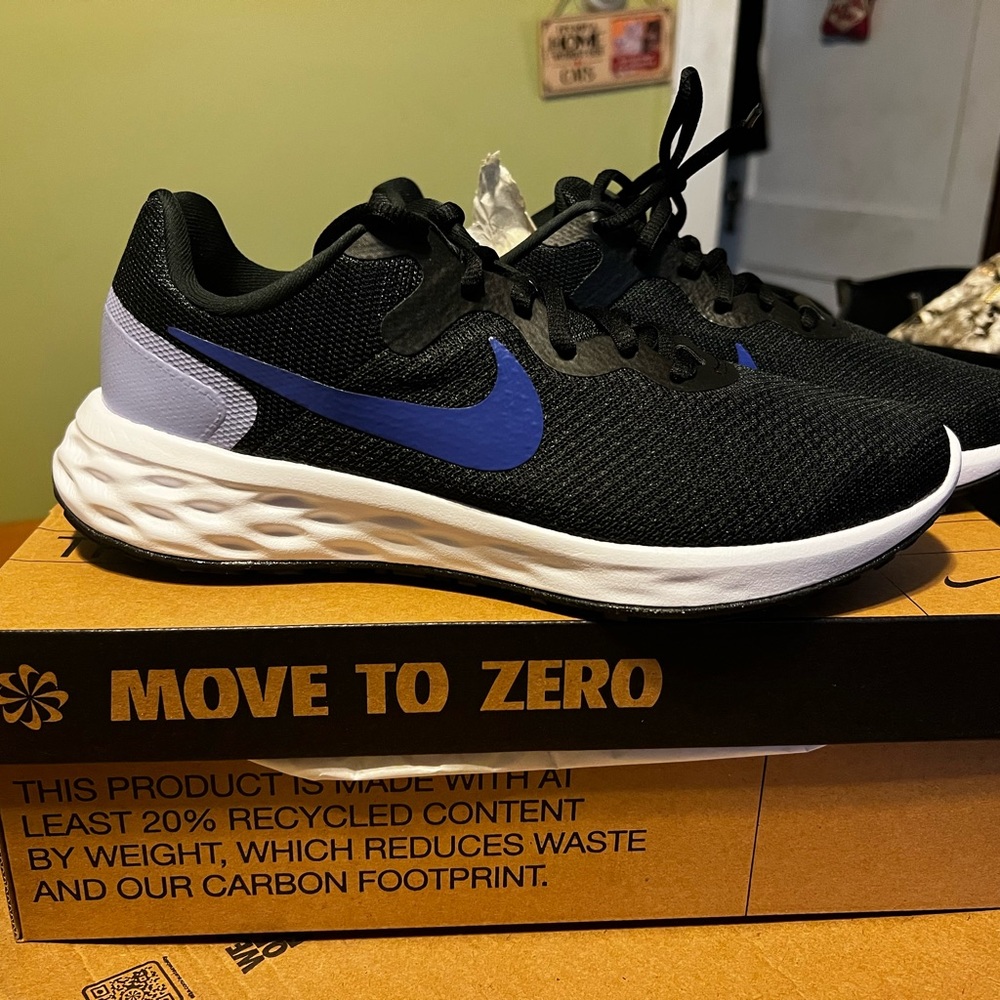 Nike Revolution 6